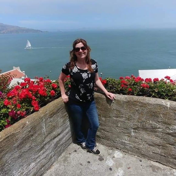 Meet your Posher, Alyssa - Picture 2 of 4